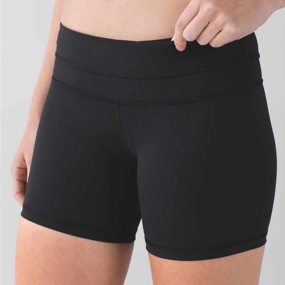 Lululemon Groove Shorts 8 bike cycle
Black